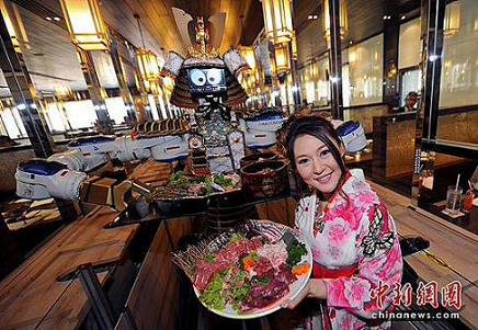 泰国餐馆触摸屏点菜机器人服务员端盘子(图)