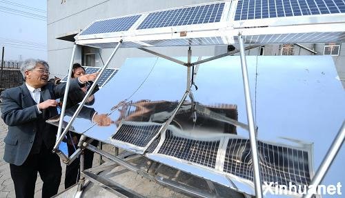 天津退休老人发明全自动跟踪太阳能发电系统