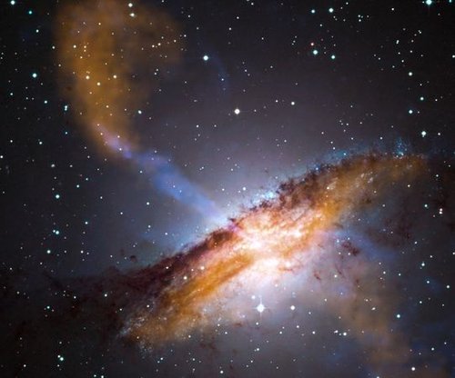 物理学家称黑洞实际上是宇宙间的通道(图)