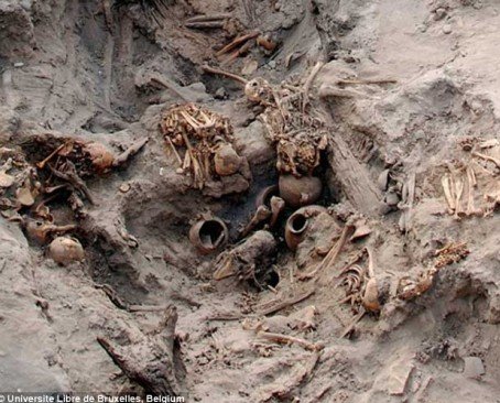 诡异的宗教人体祭祀 秘鲁发现婴儿木乃伊墓葬