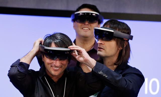 纳德拉时代 微软借Project HoloLens重新启程
