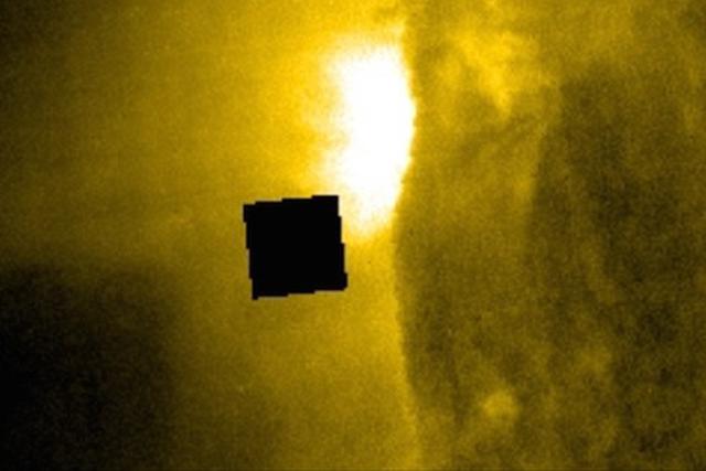 业余天文爱好者发现太阳周围出现神秘空洞