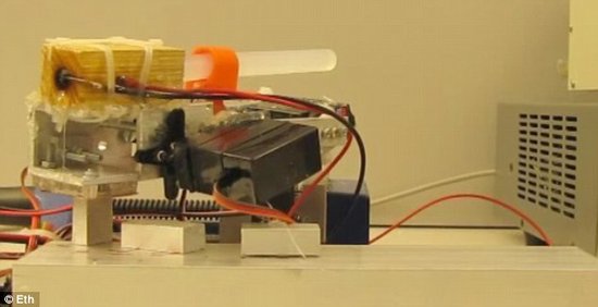 万能机器人:新款机器人能自已制造工具