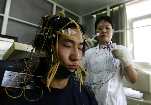 电击戒&ldquo;网瘾&rdquo;还不够 美国人发明&ldquo;荒野治疗法&rdquo;