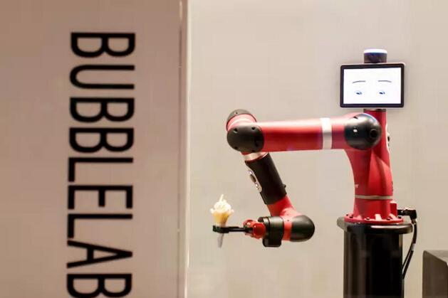 北京这家咖啡馆让机器人给你做咖啡和冰淇淋 虽然不太实用