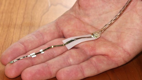 科学家打造无线光驱仿生眼 助患者恢复视力