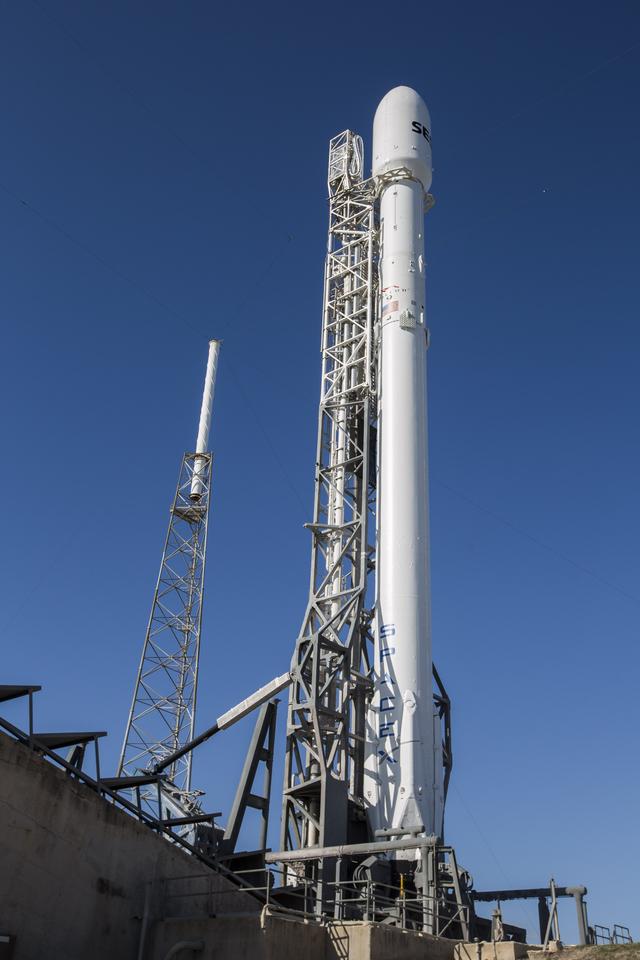 SpaceX宣布海上回收火箭计划推迟24小时
