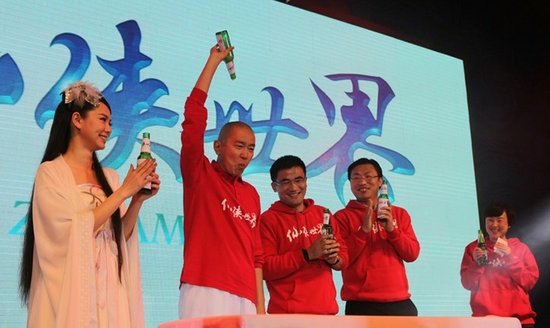 史玉柱  微博  将剩余的啤酒倒在头上,随即宣布辞去巨人ceo(腾讯科技