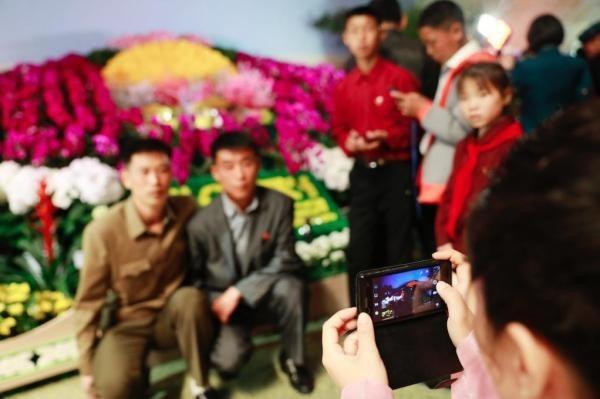 朝鲜造了一部旗舰手机：看着太像三星S8 能换1.25吨大米