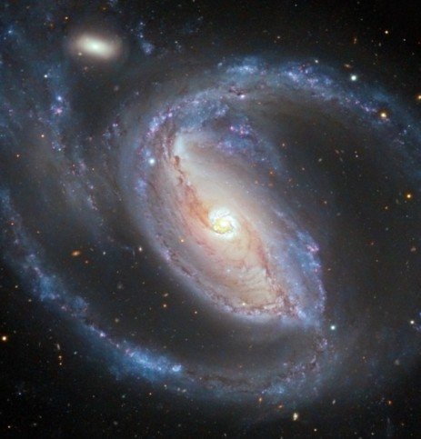 神秘X中心星系现死亡拥抱 发出疯狂射线挣扎