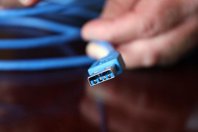 康宁发布USB 3.0光缆 最高传输速度可达5Gbp