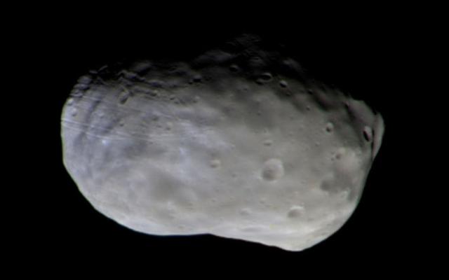 欧洲火星微量气体探测器拍摄到首张火卫一彩图