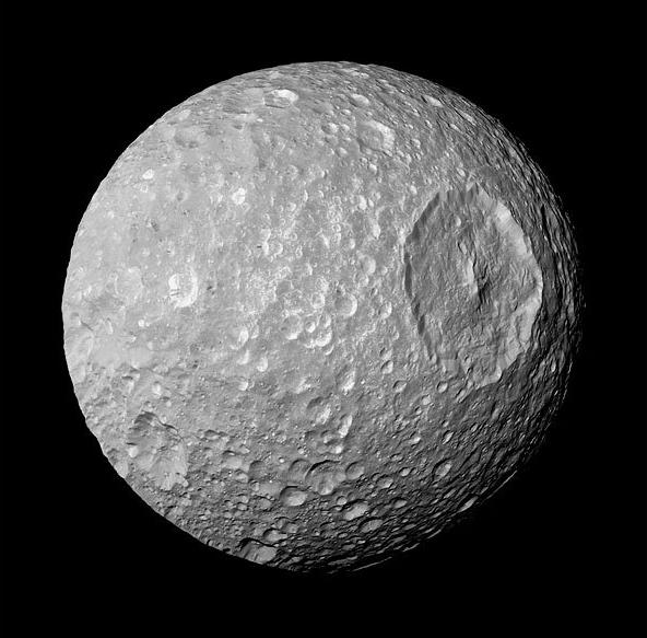 天文学家发现土卫一上的孤峰 如同&ldquo;死星&rdquo;