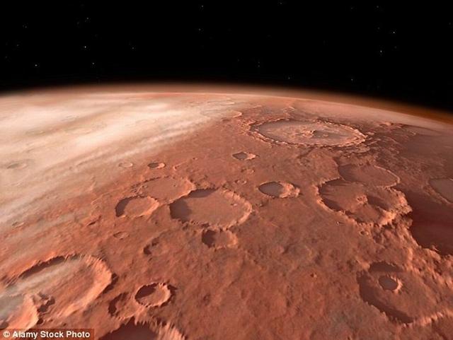 讯 据英国每日邮报报道,火星表面之下可能潜在着生命迹象,这里的有机