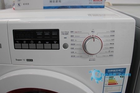 旋钮式设计可让洗涤模式选择更加轻松,超大显示屏让您随时了解洗衣机
