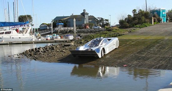 新款两栖车欲争最快头衔 水面时速达60英里