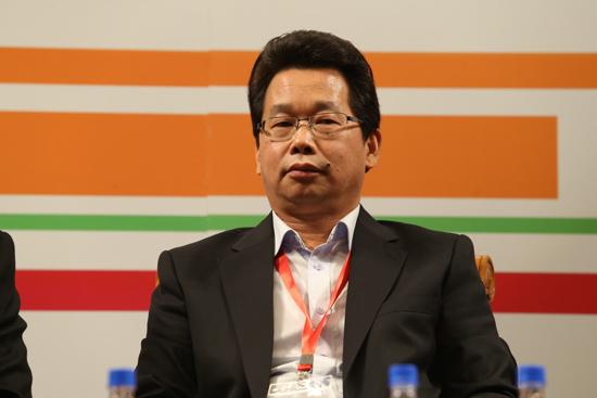 杨洪:特斯拉要颠覆传统汽车产业为时尚早