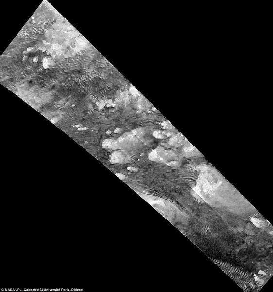 土卫六赤道附近有碳氢化合物沙丘和大型山脉