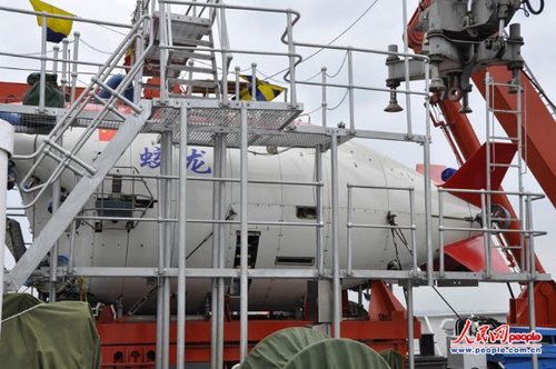“蛟龙”号5000米海试首次试水成功 突破记录_科技
