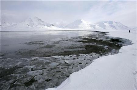 美国华盛顿大学研究称北冰洋去年冰量创新低_科技