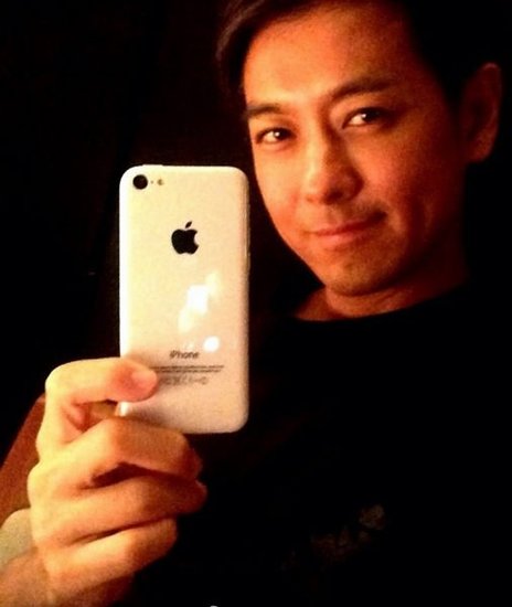 林志颖微博秀iPhone 5C 这次又是模型吗?