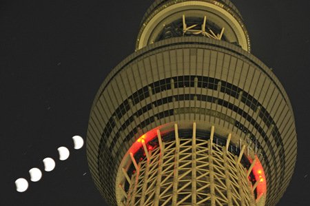 日本列岛全境现月全食 观测条件11年最佳(图)