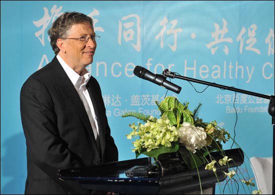 盖茨中国行 联手李彦宏做公益呼吁拒绝被吸烟