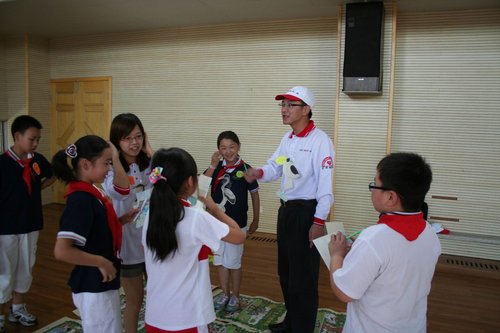 汇丰志愿者与苏州新区实验小学的学生共享环保