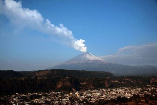 墨西哥火山不断喷发 预警等级升高居民撤离