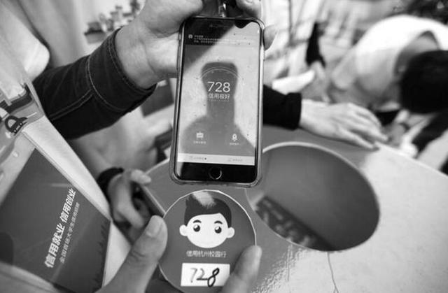 女大学生“裸条”借贷背后:牌照未至巨头已各占“山头”