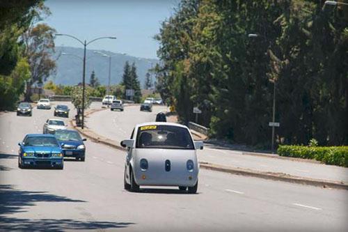 科技巨头抢占智能汽车主导权 无人驾驶时代临近