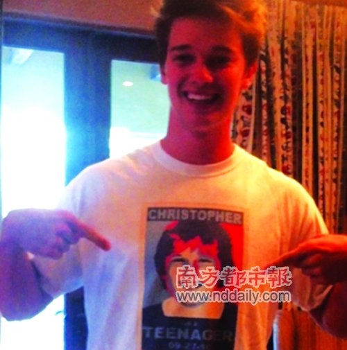 施瓦辛格长子Twitter上挺弟弟