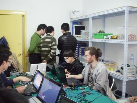 创客空间:技术迷合作实验室 正开发3D打印机