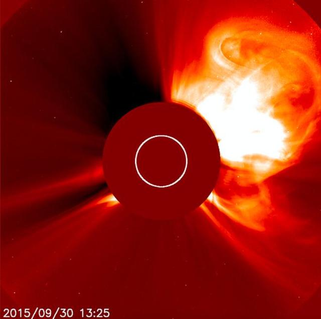 科学家发现太阳喷发物导致67P彗星爆发