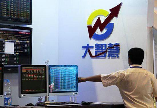 新疆警有务故事:辖区有个“拐棍着心警察”(图老)www.miao111.com