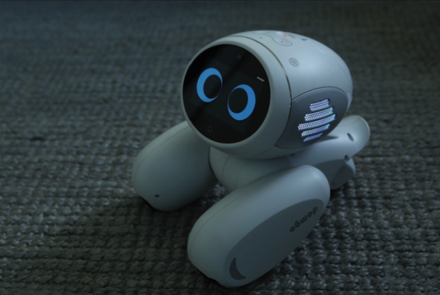 北京初创公司ROOBO发布人工智能宠物机器人Domgy 会讲笑话会咆哮
