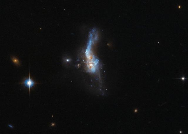 哈勃太空望远镜最新拍摄螺旋星系LEDA 52270