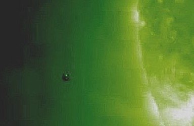 日本富士山外星舰队事件照片曝光 UFO闪烁银光