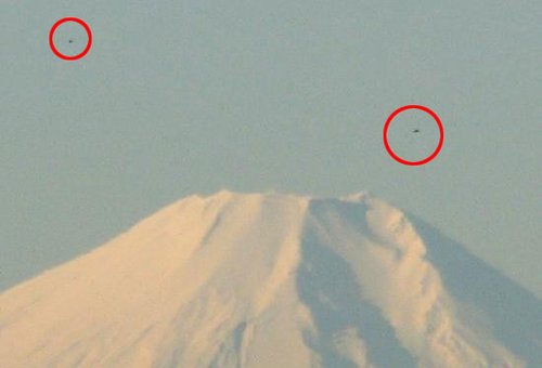 日本富士山外星舰队事件照片曝光 UFO闪烁银光