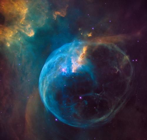 NASA拍摄气泡星云：多彩而精致