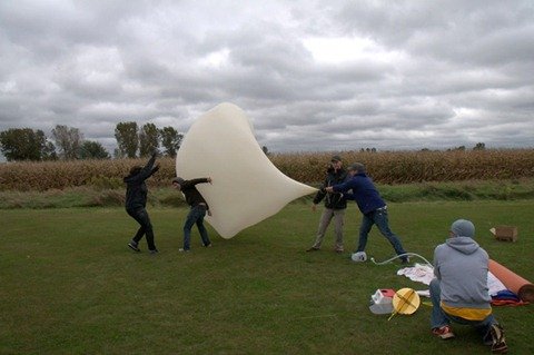 Yavin IV：用移动应用探索太空