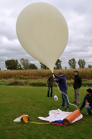 Yavin IV：用移动应用探索太空