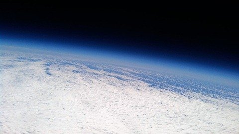 Yavin IV：用移动应用探索太空