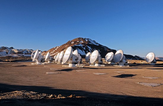 世界最复杂射电望远镜拍摄首张精美宇宙图像