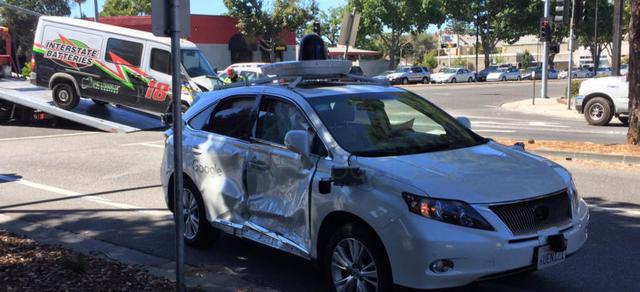 谷歌自动驾驶汽车上个月发生三次车祸 但粗心的司机更危险