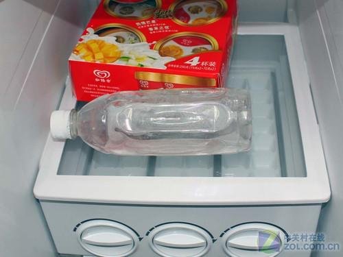美的冰箱上面不冻了,下面冻是怎么回事
