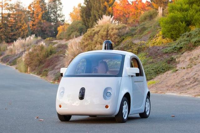 谷歌造出首台完整功能无人驾驶车 明年上路