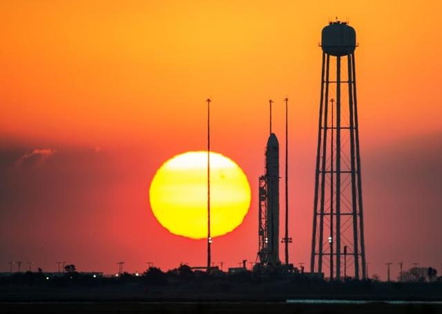 天鹅飞船爆炸引担忧：私企玩太空是否靠谱？
