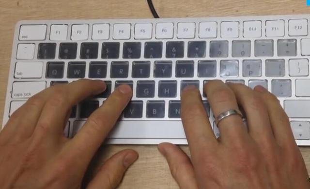 苹果欲收购“魔术键盘”厂商 键帽带显示屏 功能一键切换