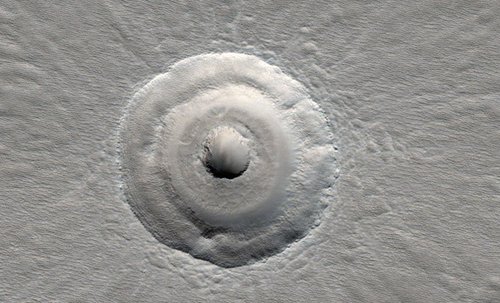 nasa公布火星新照:锥状火山和牛眼陨坑(图)_科技_腾讯网